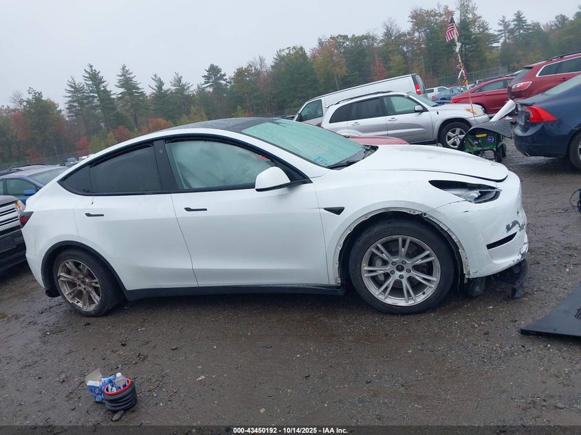 2023 Tesla Model Y Awd/Long Range Dual Motor All-Wheel Drive VIN: 7SAYGDEE5PF686237 Lot: 43450192