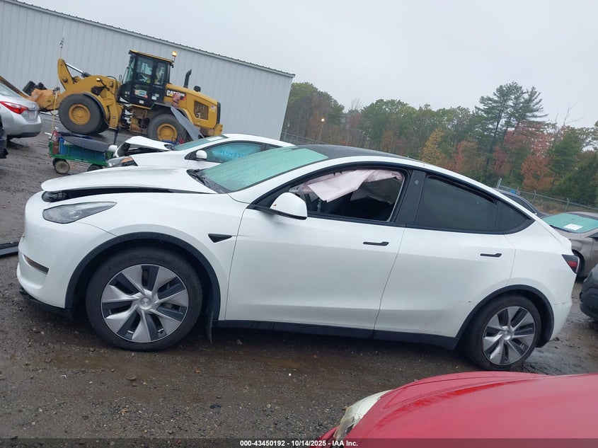 2023 Tesla Model Y Awd/Long Range Dual Motor All-Wheel Drive VIN: 7SAYGDEE5PF686237 Lot: 43450192