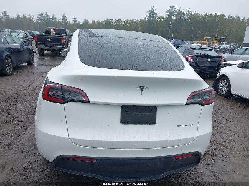 2023 Tesla Model Y Awd/Long Range Dual Motor All-Wheel Drive VIN: 7SAYGDEE5PF686237 Lot: 43450192
