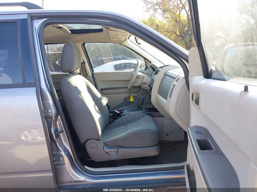1FMCU02Z98KA95425 2008 FORD ESCAPE photo no. 5