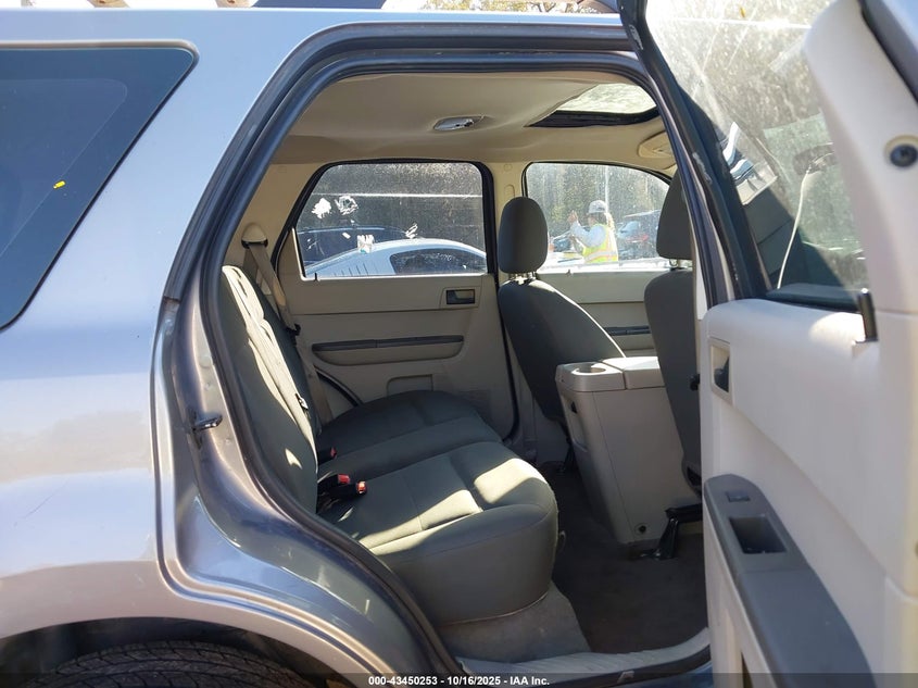 1FMCU02Z98KA95425 2008 FORD ESCAPE photo no. 8