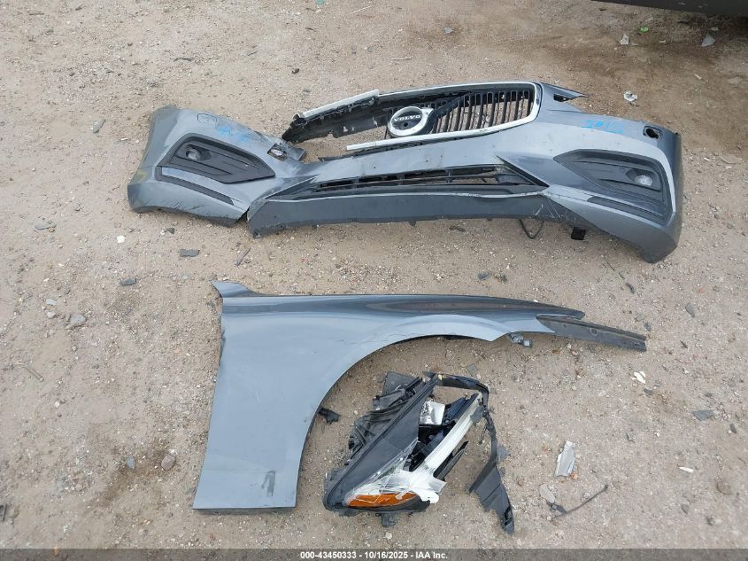 2020 Volvo V60 T5 Momentum VIN: YV1102EK0L2352850 Lot: 43450333