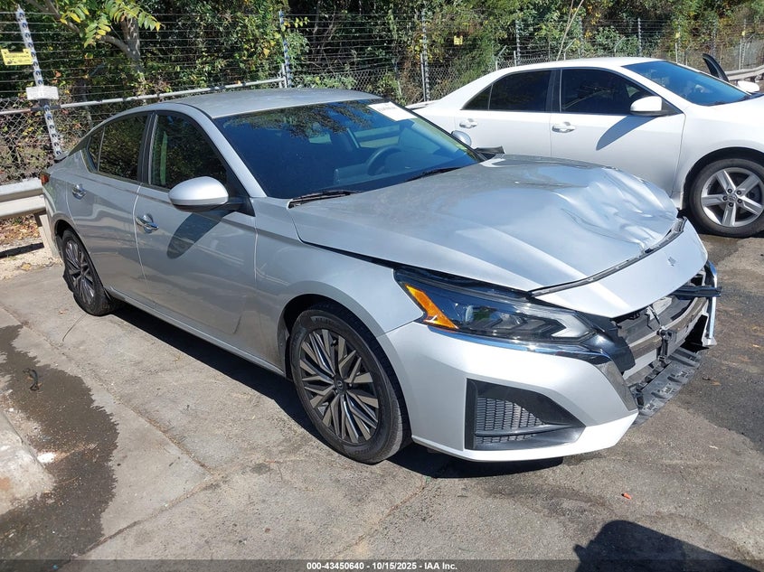 NISSAN ALTIMA SV FWD