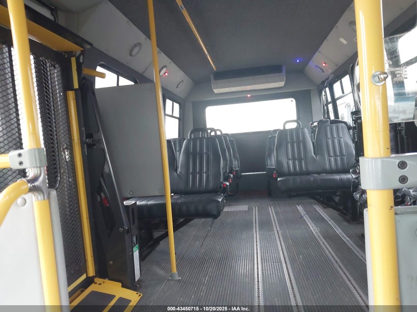 2017 Ford E-450 Cutaway VIN: 1FDFE4FS7HDC35359 Lot: 43450715