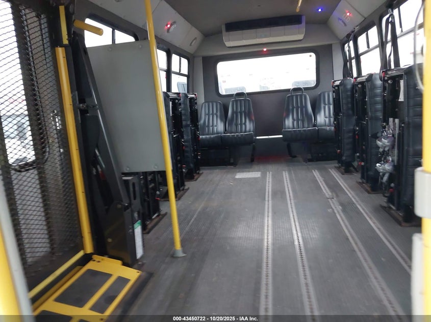 2018 Ford E-450 Cutaway VIN: 1FDFE4FS2JDC17454 Lot: 43450722