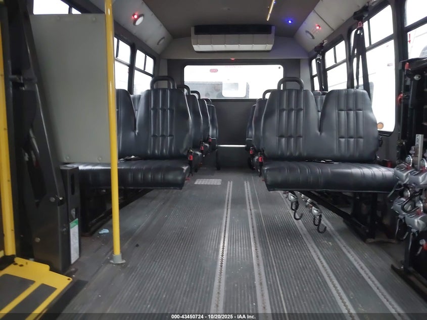 2018 Ford E-450 Cutaway VIN: 1FDFE4FS4JDC17455 Lot: 43450724