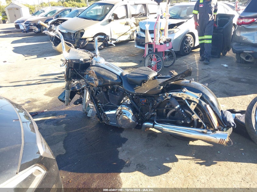 2013 HARLEY-DAVIDSON FLHX STREET GLIDE 1HD1KBM1XDB680818