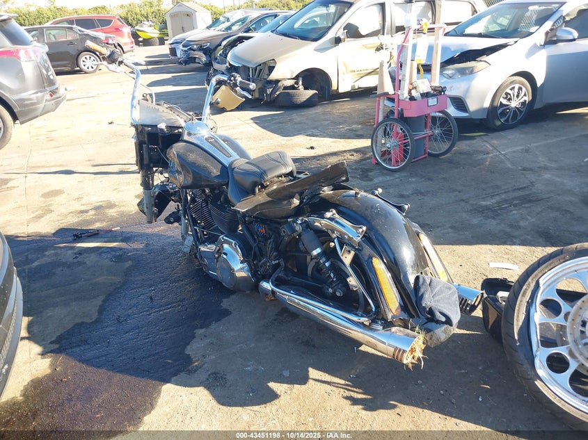 2013 HARLEY-DAVIDSON FLHX STREET GLIDE 1HD1KBM1XDB680818