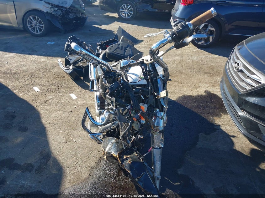 2013 HARLEY-DAVIDSON FLHX STREET GLIDE 1HD1KBM1XDB680818