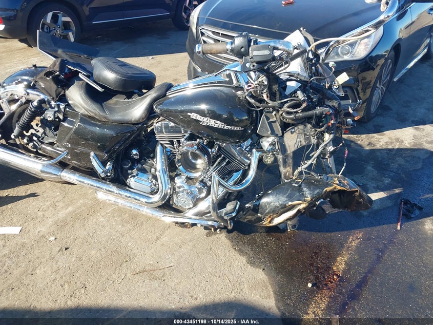 2013 HARLEY-DAVIDSON FLHX STREET GLIDE 1HD1KBM1XDB680818