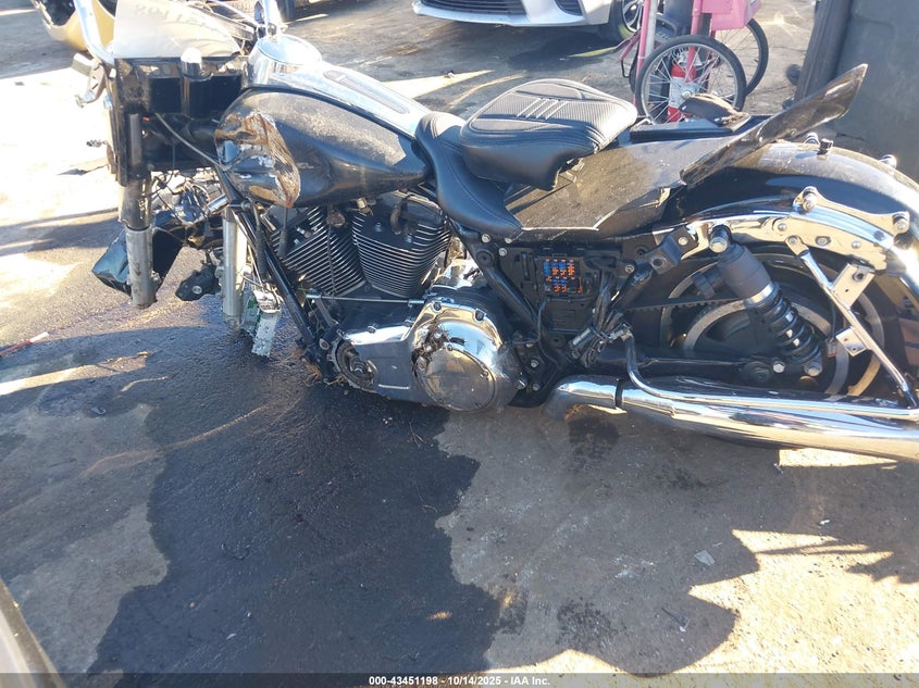 2013 HARLEY-DAVIDSON FLHX STREET GLIDE 1HD1KBM1XDB680818