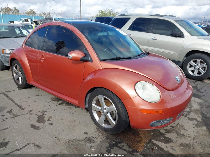 3VWRG3AG9AM023434 2010 Volkswagen New Beetle 2.5L Red Rock Edition auction photo 1