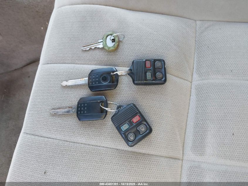 2008 Mercury Grand Marquis Gs VIN: 2MEFM74V88X657122 Lot: 43451301