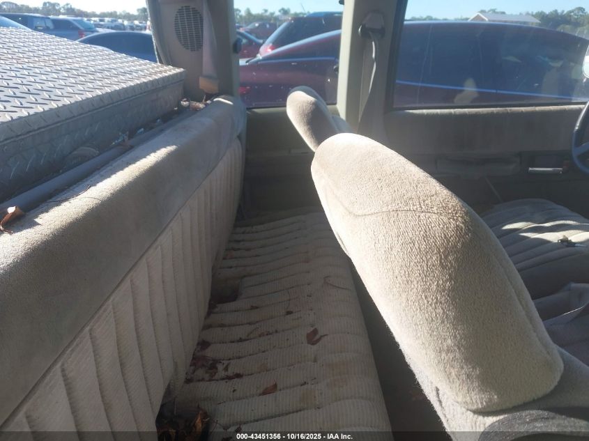 1992 Chevrolet Gmt-400 C1500 VIN: 2GCEC19Z6N1232389 Lot: 43451356