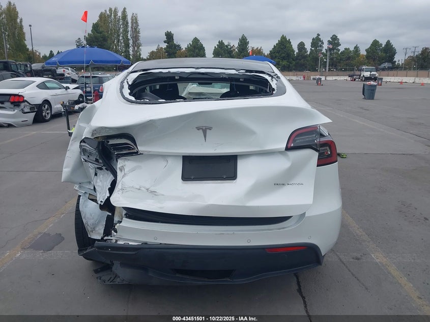 2022 Tesla Model Y Long Range Dual Motor All-Wheel Drive VIN: 7SAYGDEE3NF388511 Lot: 43451501