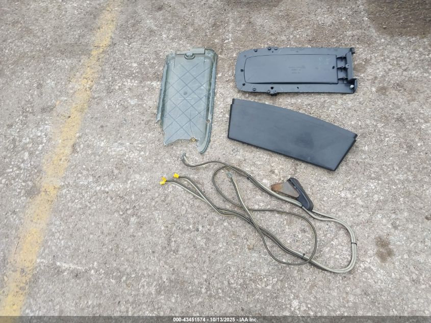 1997 Ford Explorer Eddie Bauer/Limited/Xl/Xlt VIN: 1FMDU34E9VZB70756 Lot: 43451574