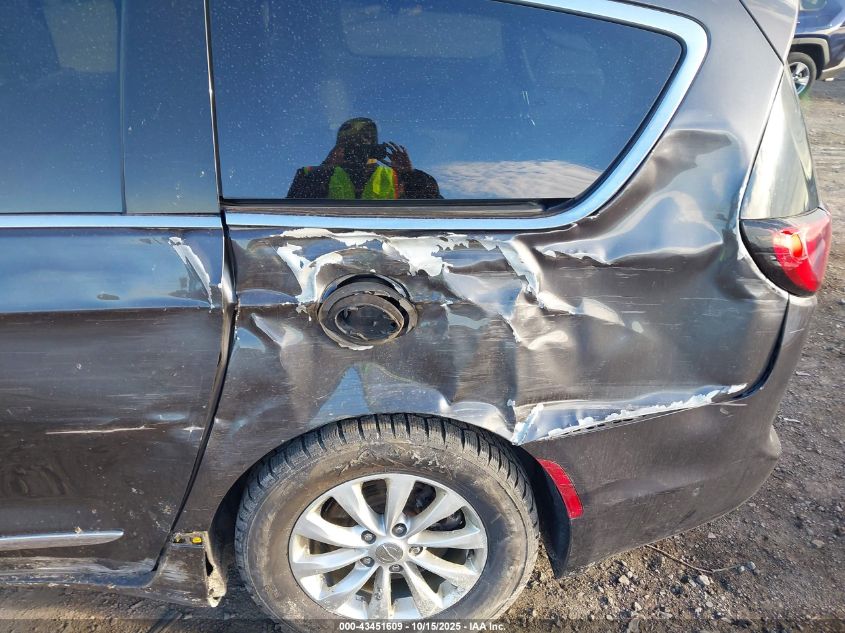 2018 Chrysler Pacifica Touring L VIN: 2C4RC1BG2JR155378 Lot: 43451609