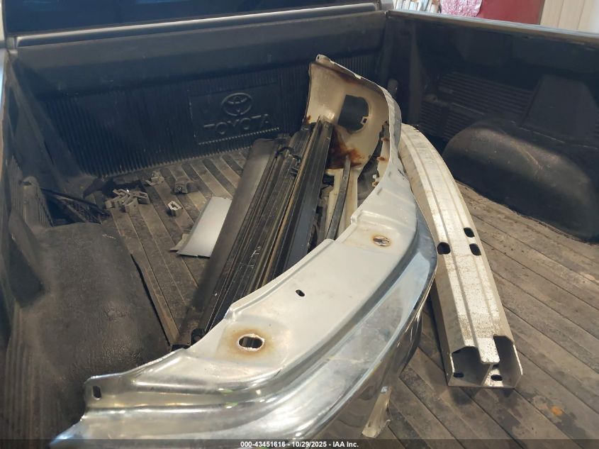 2010 Toyota Tundra Grade 4.6L V8 VIN: 5TFUM5F17AX009001 Lot: 43451616