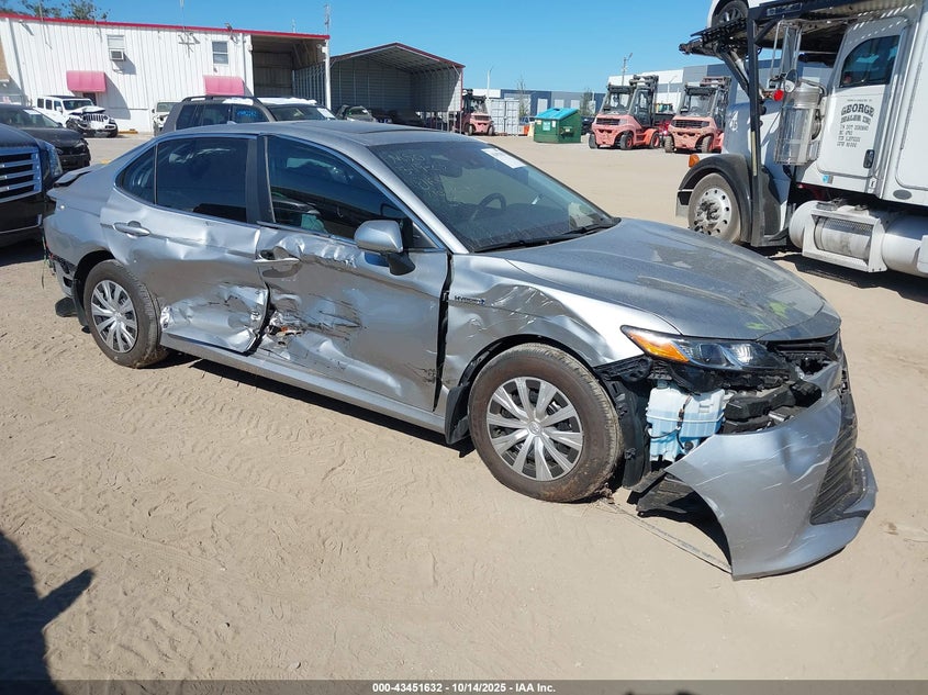 TOYOTA CAMRY HYBRID LE