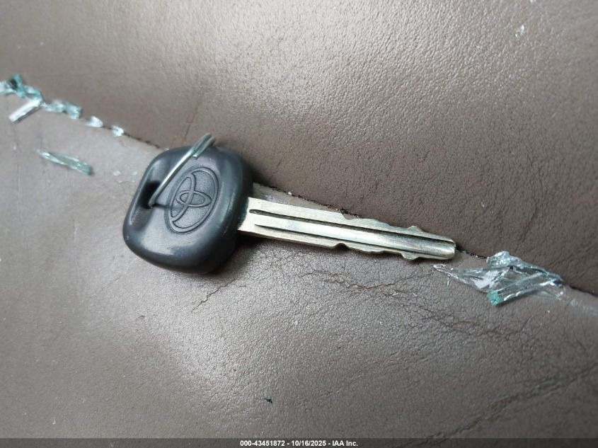 2001 Toyota Sequoia Limited V8 VIN: 5TDBT48A11S043894 Lot: 43451872