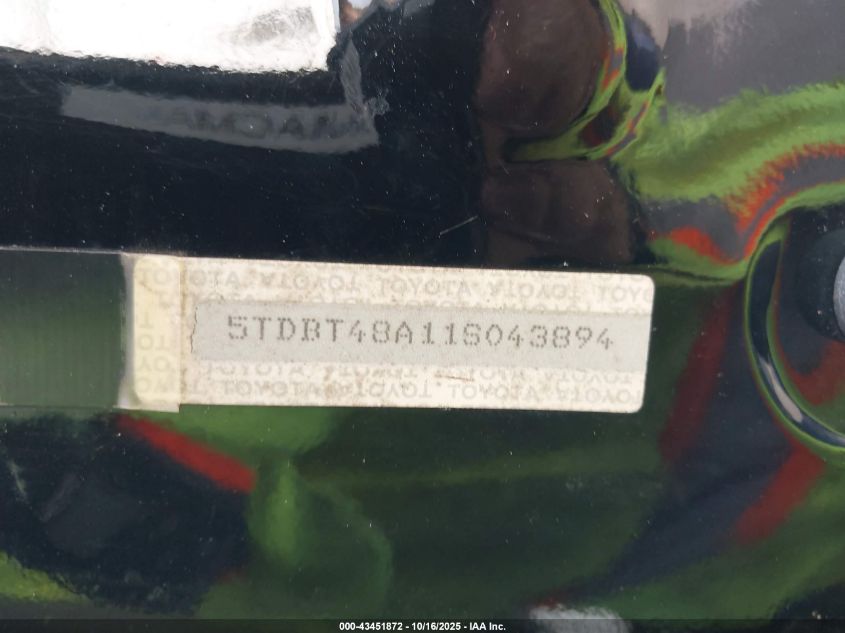 2001 Toyota Sequoia Limited V8 VIN: 5TDBT48A11S043894 Lot: 43451872