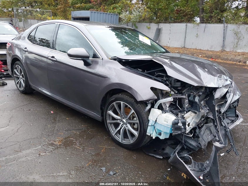2018 TOYOTA CAMRY XLE - 4T1B11HKXJU021512
