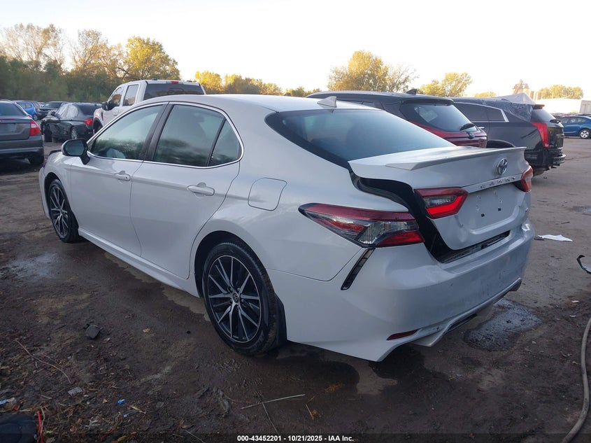 4T1G11AK0NU011996 2022 TOYOTA CAMRY photo no. 3