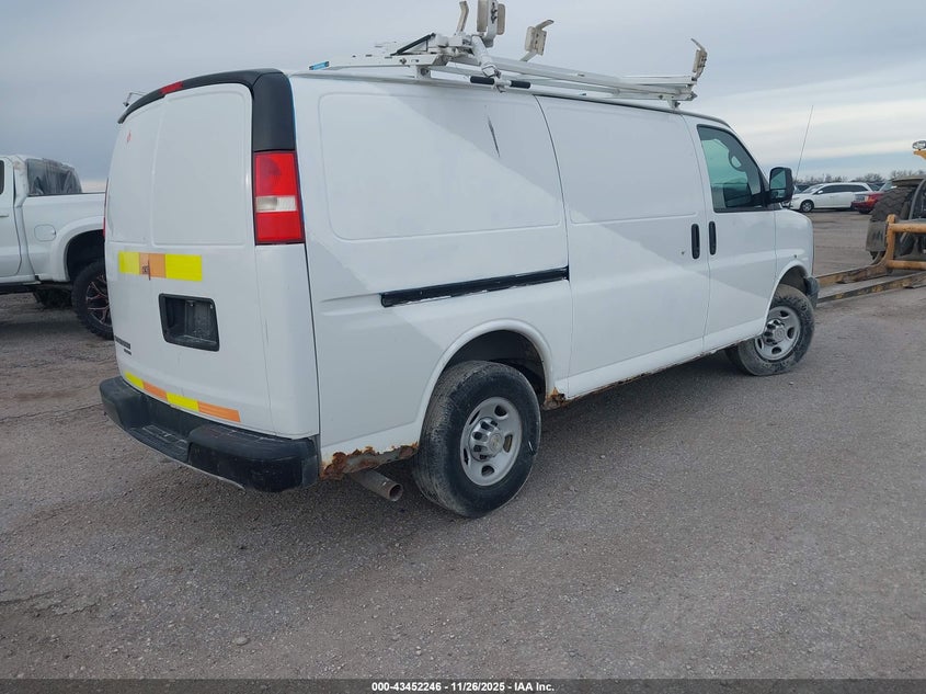 1GCWGFCA1C1165566 2012 CHEVROLET EXPRESS photo no. 4