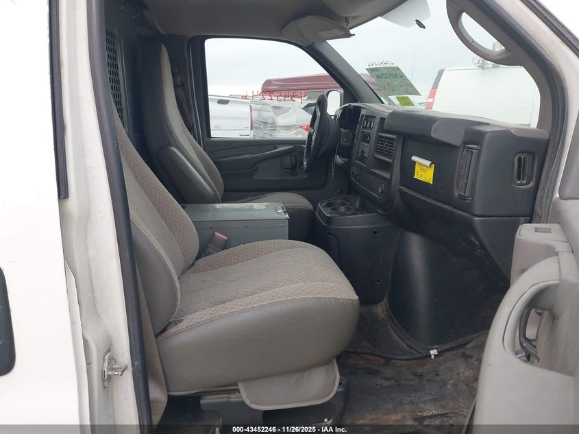 1GCWGFCA1C1165566 2012 CHEVROLET EXPRESS photo no. 5