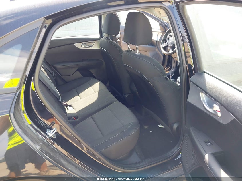 2023 Kia Forte Lxs VIN: 3KPF24AD7PE585206 Lot: 43452516