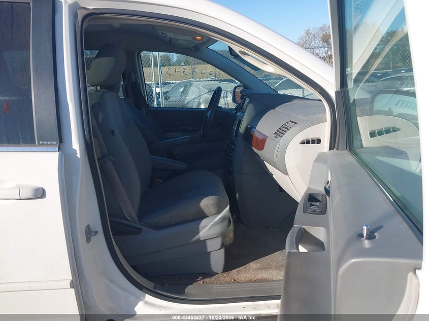 2A8HR44E49R644490 2009 CHRYSLER TOWN & COUNTRY photo no. 5
