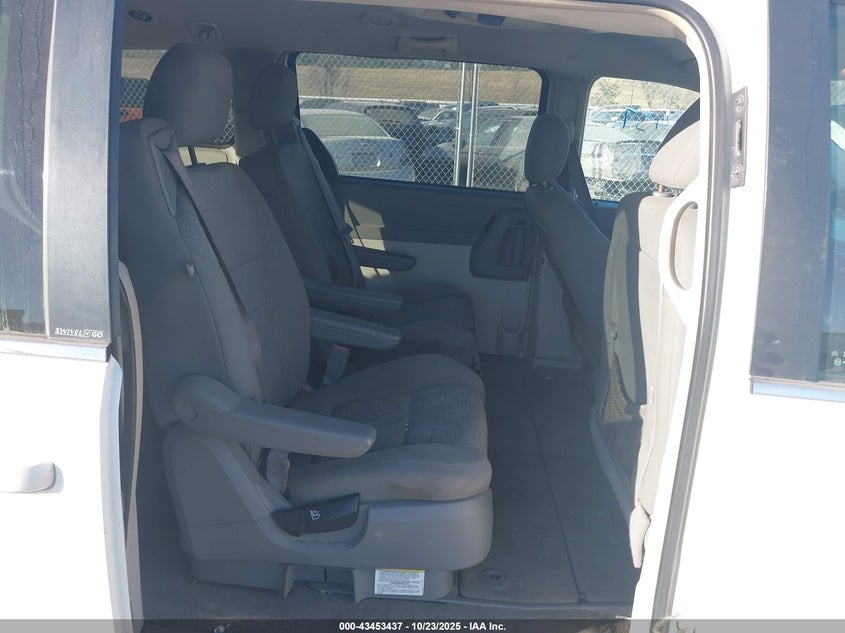 2009 Chrysler Town & Country Lx VIN: 2A8HR44E49R644490 Lot: 43453437