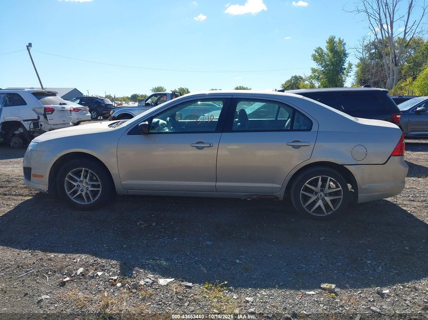2010 Ford Fusion S VIN: 3FAHP0GA2AR362061 Lot: 43453440