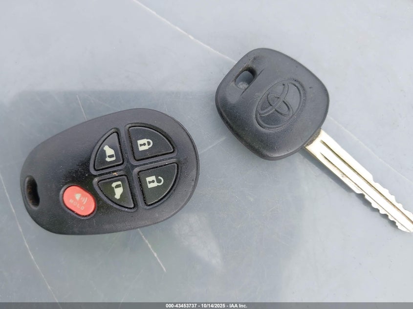 5TDKK3DC1FS585864 2015 TOYOTA SIENNA photo no. 11