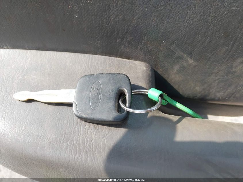 2002 Ford F-150 Lariat/Xlt VIN: 1FTRW08L82KA54383 Lot: 43454230