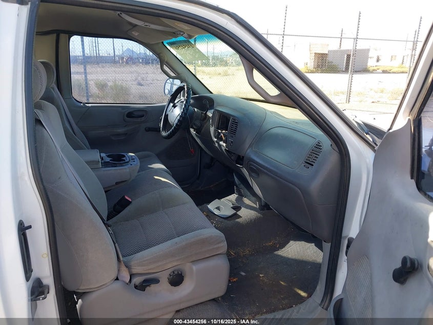 1FTRX17252KA55387 2002 FORD F-150 photo no. 5