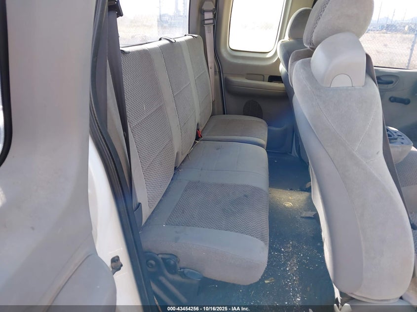 1FTRX17252KA55387 2002 FORD F-150 photo no. 8