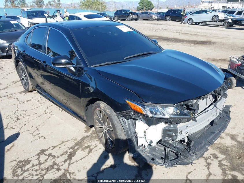 TOYOTA CAMRY HYBRID SE HYBRID