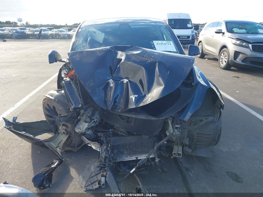 2022 Tesla Model Y Performance Dual Motor All-Wheel Drive VIN: 7SAYGDEF6NF390827 Lot: 43454751