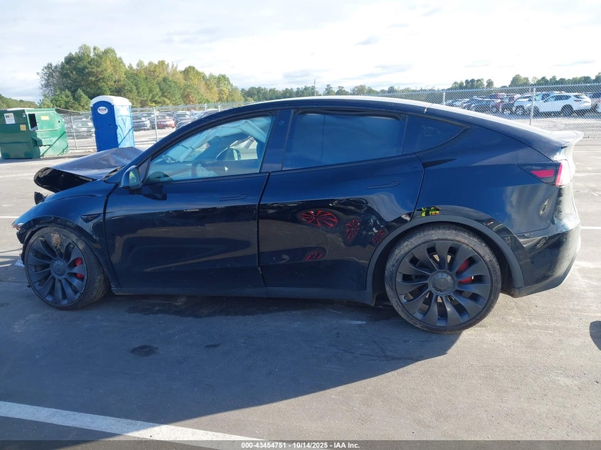 2022 Tesla Model Y Performance Dual Motor All-Wheel Drive VIN: 7SAYGDEF6NF390827 Lot: 43454751
