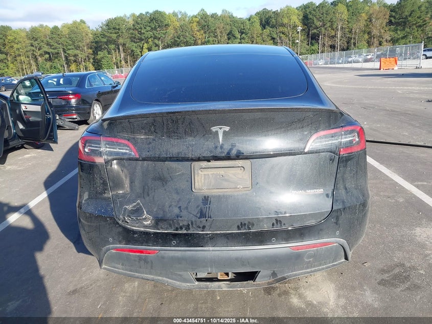 2022 Tesla Model Y Performance Dual Motor All-Wheel Drive VIN: 7SAYGDEF6NF390827 Lot: 43454751
