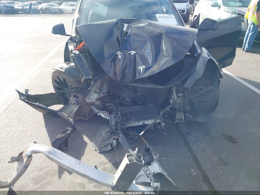 2022 Tesla Model Y Performance Dual Motor All-Wheel Drive VIN: 7SAYGDEF6NF390827 Lot: 43454751