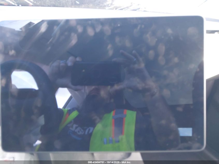 2022 Tesla Model Y Performance Dual Motor All-Wheel Drive VIN: 7SAYGDEF6NF390827 Lot: 43454751