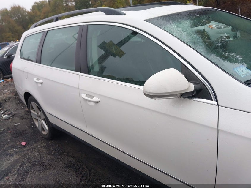 2008 Volkswagen Passat Komfort VIN: WVWLK73C18E064083 Lot: 43454923