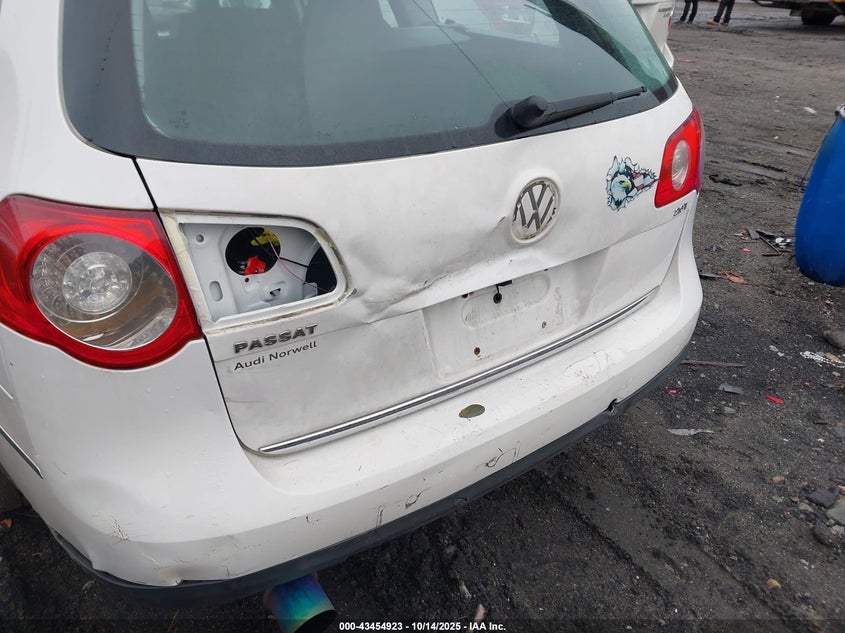 2008 Volkswagen Passat Komfort VIN: WVWLK73C18E064083 Lot: 43454923