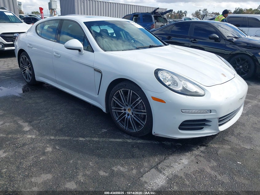 PORSCHE PANAMERA 4
