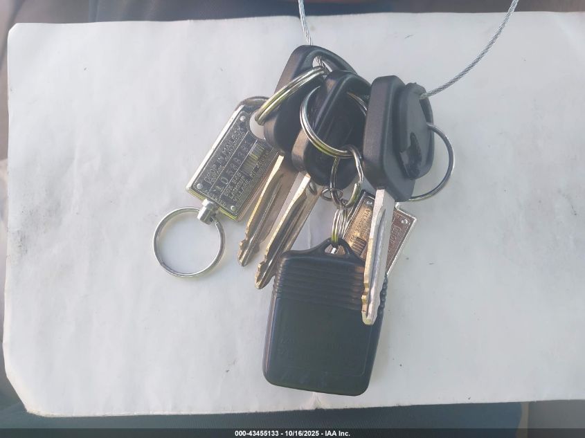 2001 Lincoln Town Car Cartier VIN: 1LNHM83W51Y613140 Lot: 43455133