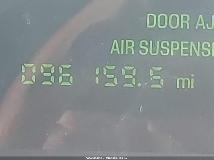 2001 Lincoln Town Car Cartier VIN: 1LNHM83W51Y613140 Lot: 43455133