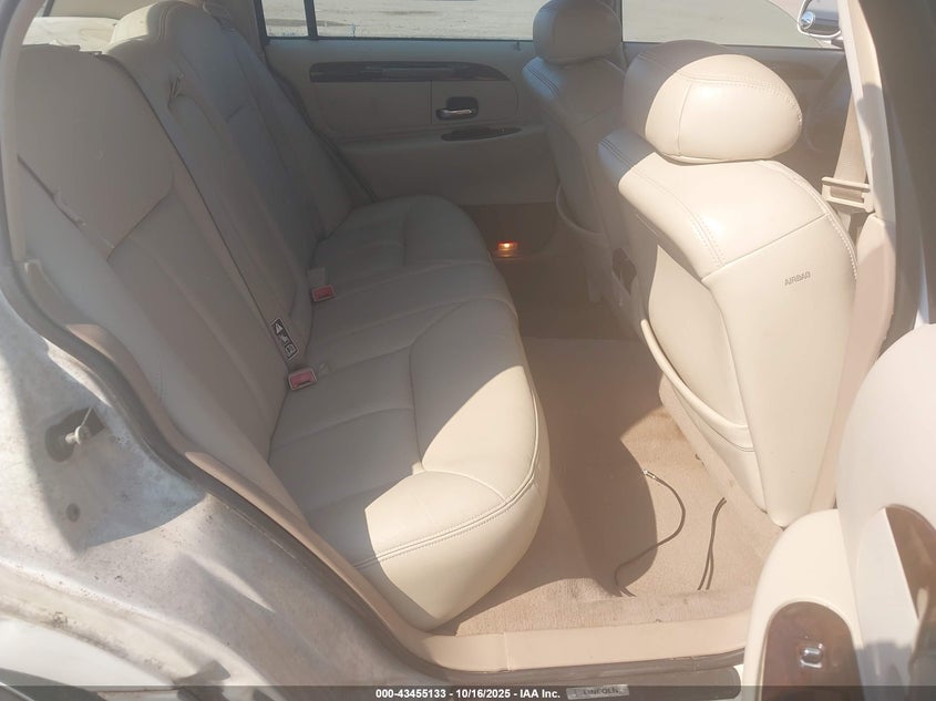 2001 Lincoln Town Car Cartier VIN: 1LNHM83W51Y613140 Lot: 43455133