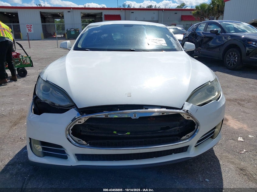 2013 Tesla Model S Performance VIN: 5YJSA1CP8DFP15538 Lot: 43455805